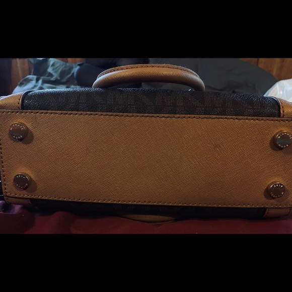 Michael Kors cross body handbag - Picture 3 of 8